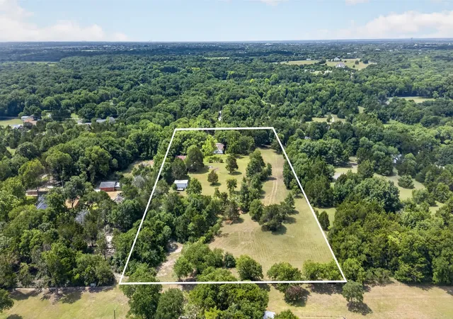 Photo 4 of Single family home for sale at 1007 Johnson Ln, Midlothian, TX 76065 | MLS# 21307798 | Listing updated on 2026-08-20