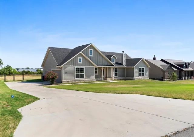 Photo 3 of Single family home for sale at 1011 Northern Oaks Ct, Springtown, TX 76082 | MLS# 21315280 | Listing updated on 2026-09-23