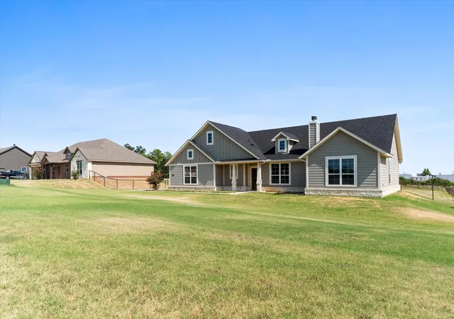 Photo 2 of Single family home for sale at 1011 Northern Oaks Ct, Springtown, TX 76082 | MLS# 21315280 | Listing updated on 2026-09-23