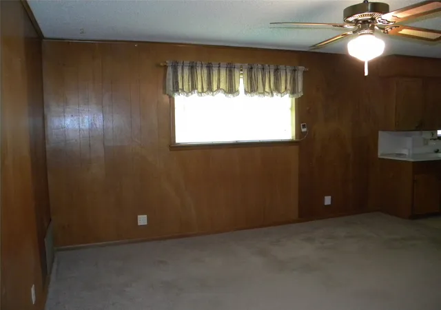 Photo 3 of Single family home for sale at 1450 W Ash St, Stephenville, TX 76401 | MLS# 21315385 | Listing updated on 2026-07-19