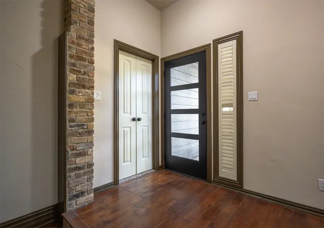 Photo 3 of Single family home for sale at 1035 Wilshire Dr, Roanoke, TX 76262 | MLS# 21313468 | Listing updated on 2026-09-30