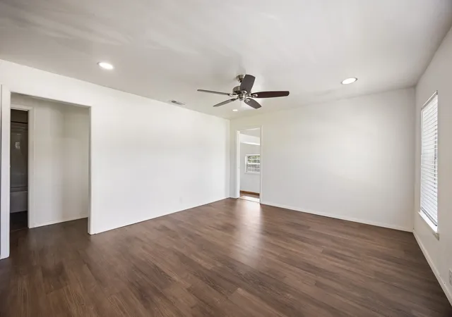 Photo 3 of Single family home for sale at 321 W 7th St, Weatherford, TX 76086 | MLS# 21315489 | Listing updated on 2026-09-23