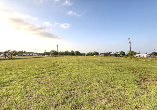 Photo 3 of Manufactured home for sale at 8344 Fm 697, Whitewright, TX 75491 | MLS# 21308525 | Listing updated on 2026-10-06