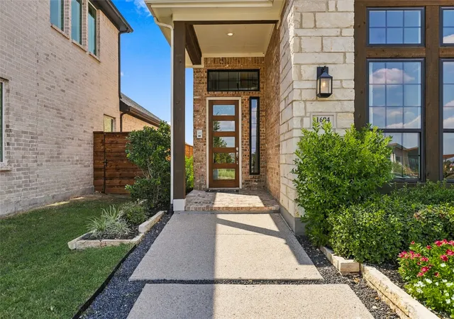 Photo 2 of Single family home for sale at 1604 Casting Rdg, Mesquite, TX 75181 | MLS# 21315612 | Listing updated on 2026-09-29
