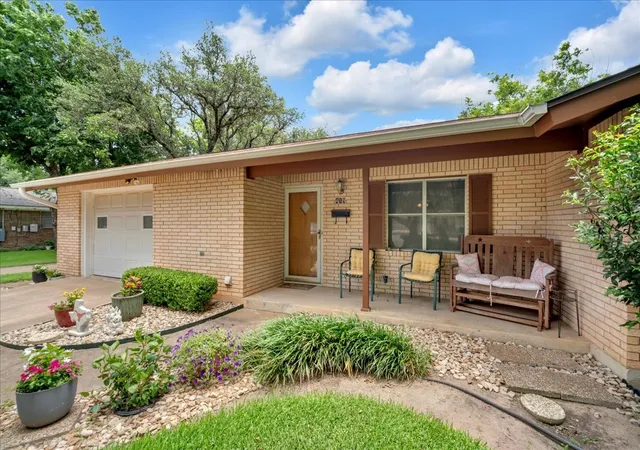 Homes for sale in Hamilton, TX | 419 S Williams St, Hamilton, TX 76531 | MLS# 21315271