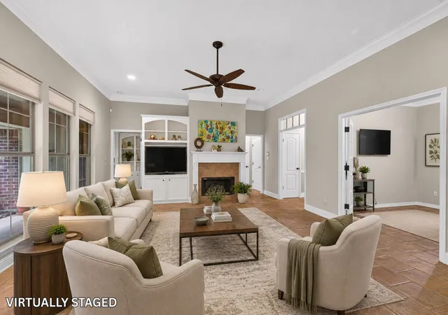 Photo 3 of Single family home for sale at 323 Oakland Pl, Bossier City, LA 71112 | MLS# 21310279 | Listing updated on 2026-07-25