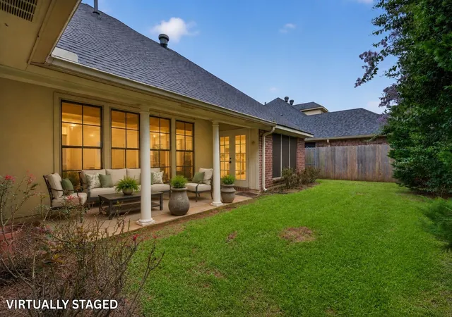 Photo 3 of Single family home for sale at 323 Oakland Pl, Bossier City, LA 71112 | MLS# 21310279 | Listing updated on 2026-07-25