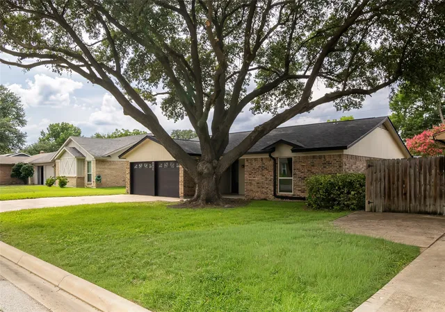 Homes for sale in North Richland Hills, TX | 8237 Saint Patrick St, North Richland Hills, TX 76180 | MLS# 21315634