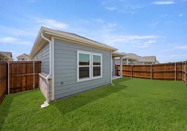 Photo 3 of Single family home for sale at 7408 Autumn Hill Dr, Krum, TX 76249 | MLS# 21315647 | Listing updated on 2026-09-28