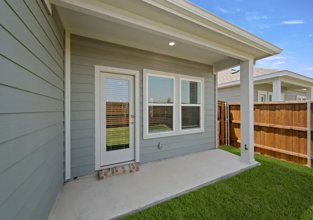 Photo 4 of Single family home for sale at 7408 Autumn Hill Dr, Krum, TX 76249 | MLS# 21315647 | Listing updated on 2026-09-28