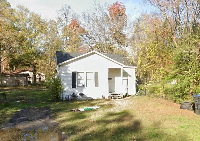 Multi family home for sale at 1456 Camille St, Shreveport, LA 71108 | MLS# 21302654