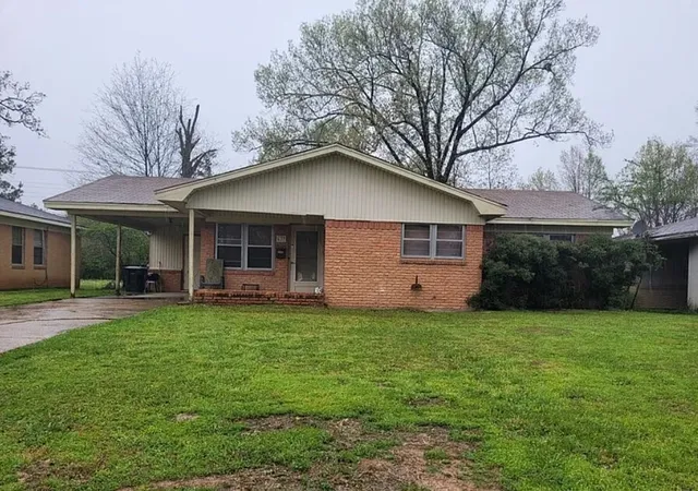 Multi family home for sale at 637 Woodmont Pl, Shreveport, LA 71108 | MLS# 21302462