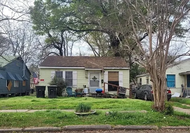 Multi family home for sale at 3029 Desoto St, Shreveport, LA 71109 | MLS# 21302438