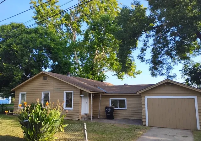 Multi family home for sale at 401 Berry St, Bossier City, LA 71111 | MLS# 21302289