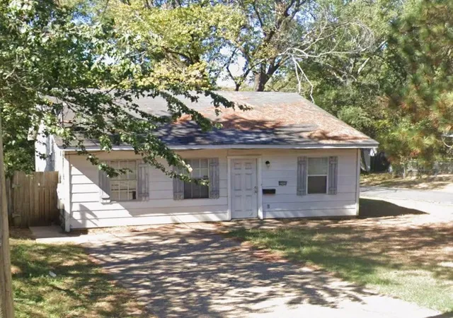 Multi family home for sale at 6000 Henderson Ave, Shreveport, LA 71106 | MLS# 21299515