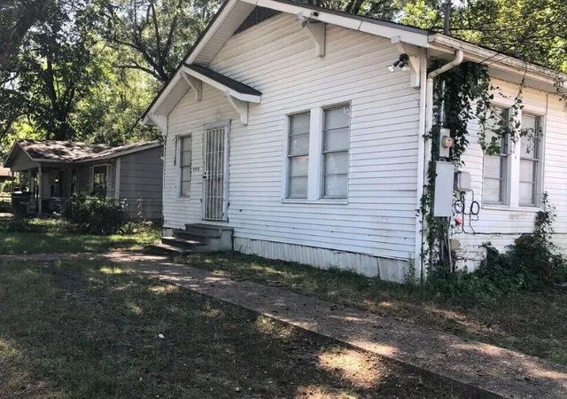 Multi family home for sale at 5918 Henderson Ave, Shreveport, LA 71106 | MLS# 21299460