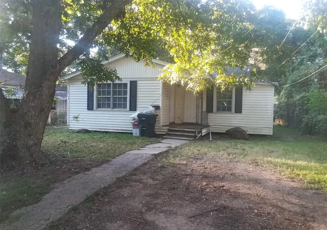 Multi family home for sale at 204 Montgomery St, Bossier City, LA 71111 | MLS# 21299397