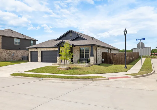 Homes for sale in Van Alstyne, TX | 970 Hurstwood Dr, Van Alstyne, TX 75495 | MLS# 21315772