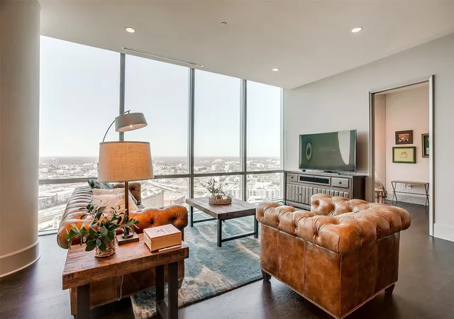 1st image of 1301 Throckmorton St #2505, Fort Worth, TX 76102 | MLS# 21315773