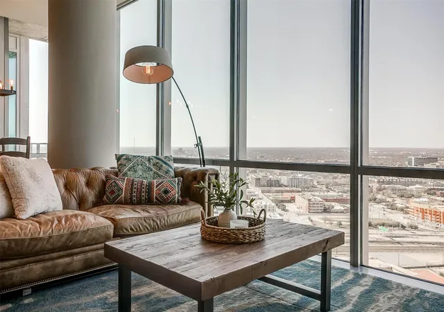 3rd image of 1301 Throckmorton St #2505, Fort Worth, TX 76102 | MLS# 21315773