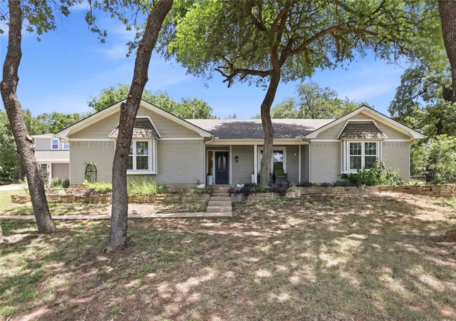 Homes for sale in Keller, TX | 1000 Hillside Dr, Keller, TX 76248 | MLS# 21315774