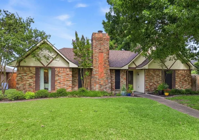 Homes for sale in Plano, TX | 6300 Bronze Leaf Dr, Plano, TX 75023 | MLS# 21315833