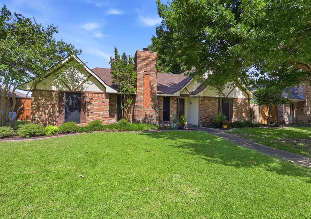 Homes for sale in Plano, TX | 6300 Bronze Leaf Dr, Plano, TX 75023 | MLS# 21315833