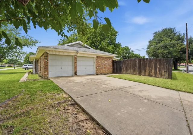 Homes for sale in Bedford, TX | 837 Springdale Rd, Bedford, TX 76021 | MLS# 21315384