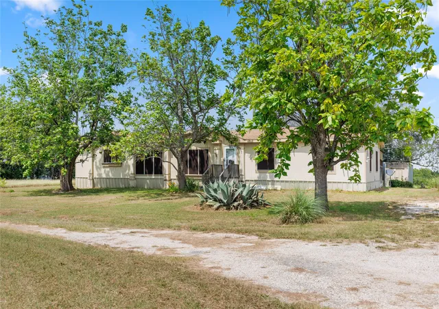 Photo 4 of Sale Pending at 1413 Water Well Rd, Lorena, TX 76655 | MLS# 21311909 | Listing updated on 2026-08-27