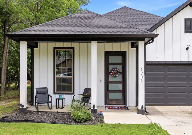 Photo 2 of Sale Pending at 1206 Speedway St, Greenville, TX 75401 | MLS# 21315865 | Listing updated on 2026-08-24