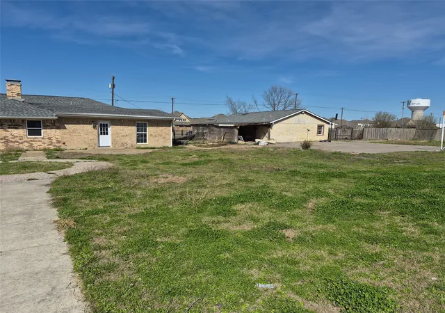 Photo 3 of Single family home for sale at 308 Alanis Dr, Wylie, TX 75098 | MLS# 21314755 | Listing updated on 2026-10-06