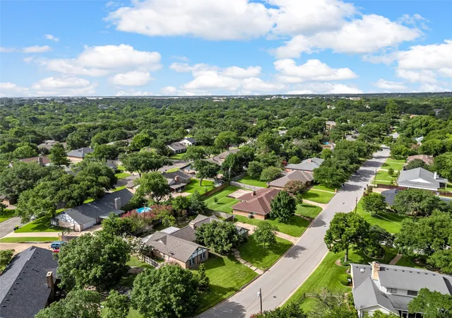 Homes for sale in Woodway, TX | 8202 Whippoorwill Dr, Woodway, TX 76712 | MLS# 21315039