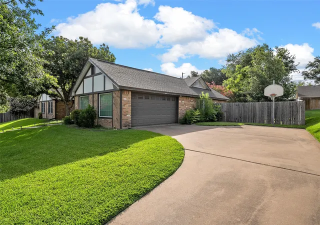 Homes for sale in Woodway, TX | 8202 Whippoorwill Dr, Woodway, TX 76712 | MLS# 21315039