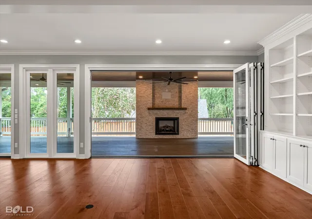 Photo 2 of Single family home for sale at 6012 E Ridge Dr, Shreveport, LA 71106 | MLS# 21312930 | Listing updated on 2026-09-23