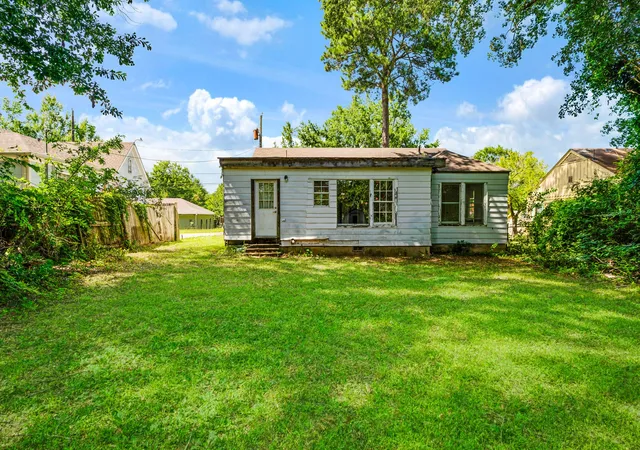 Photo 16 of Sale Pending at 2106 Cleveland St, Paris, TX 75460 | MLS# 21315981 | Listing updated on 2026-10-06