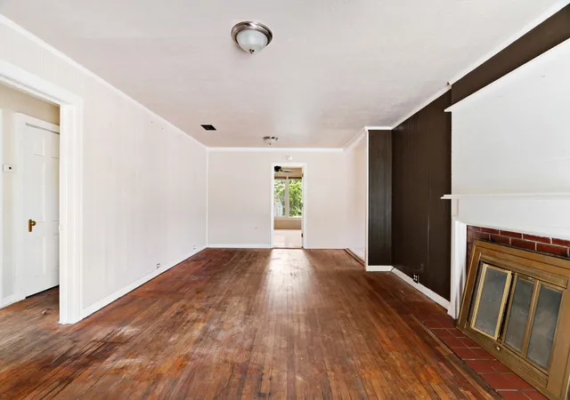 Photo 2 of Sale Pending at 2106 Cleveland St, Paris, TX 75460 | MLS# 21315981 | Listing updated on 2026-10-06