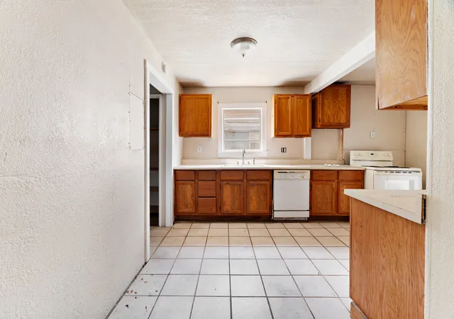 Photo 3 of Sale Pending at 2106 Cleveland St, Paris, TX 75460 | MLS# 21315981 | Listing updated on 2026-10-06