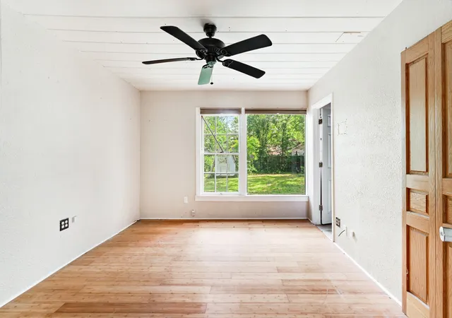 Photo 3 of Sale Pending at 2106 Cleveland St, Paris, TX 75460 | MLS# 21315981 | Listing updated on 2026-10-06