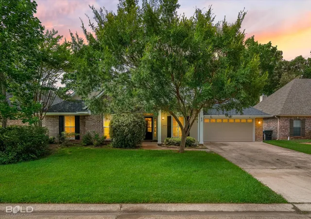 Photo 1 of Single family home for sale at 444 Grand Oaks Dr, Shreveport, LA 71106 | MLS# 21307589 | Listing updated on 2026-08-22