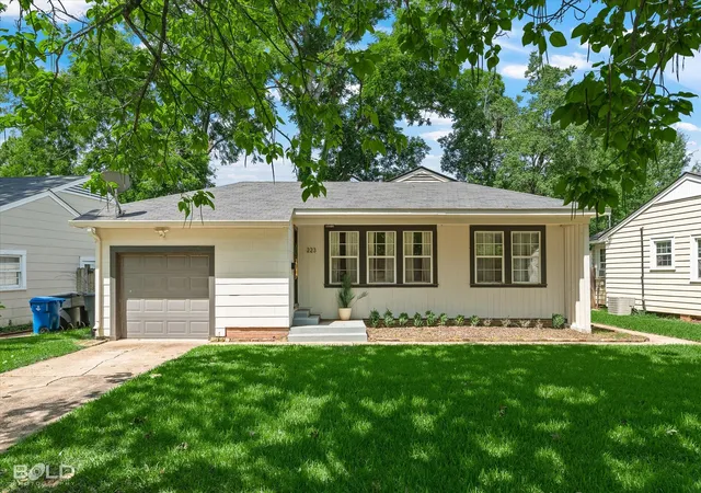 Photo 3 of Single family home for sale at 223 Leland Dr, Shreveport, LA 71105 | MLS# 21311298 | Listing updated on 2026-08-24