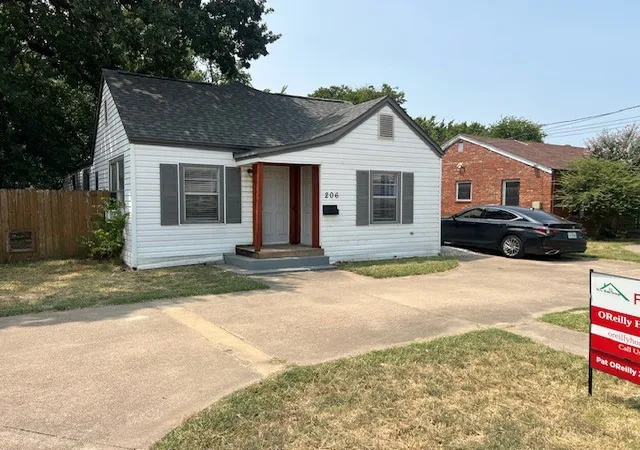 3rd image of 206 W 6Th St, Irving, TX 75060 | MLS# 21315449