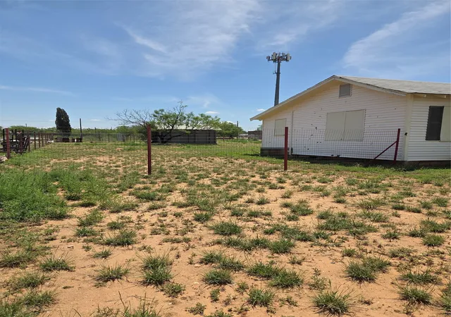 Photo 3 of Sale Pending at 2304 Avenue I, Snyder, TX 79549 | MLS# 21315946 | Listing updated on 2026-07-07