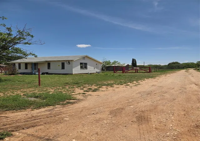 Photo 3 of Sale Pending at 2304 Avenue I, Snyder, TX 79549 | MLS# 21315946 | Listing updated on 2026-07-07