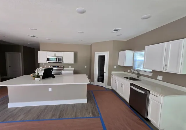 Photo 2 of Single family home for sale at 3513 Tomahawk Dr, Granbury, TX 76048 | MLS# 21313378 | Listing updated on 2026-07-12