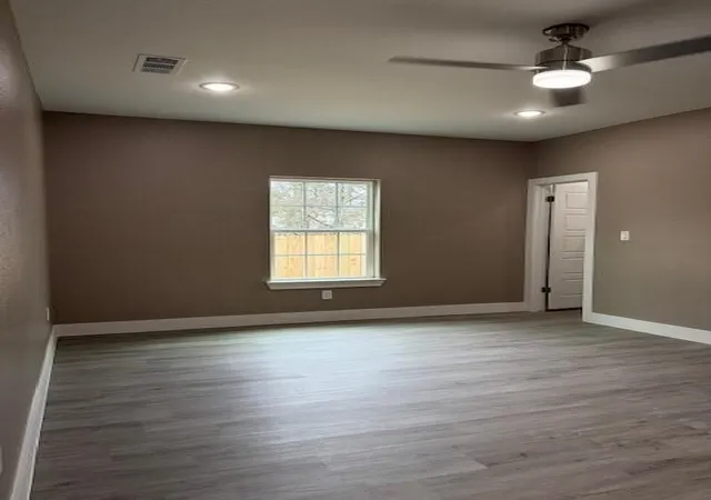 Photo 3 of Single family home for sale at 3513 Tomahawk Dr, Granbury, TX 76048 | MLS# 21313378 | Listing updated on 2026-07-12