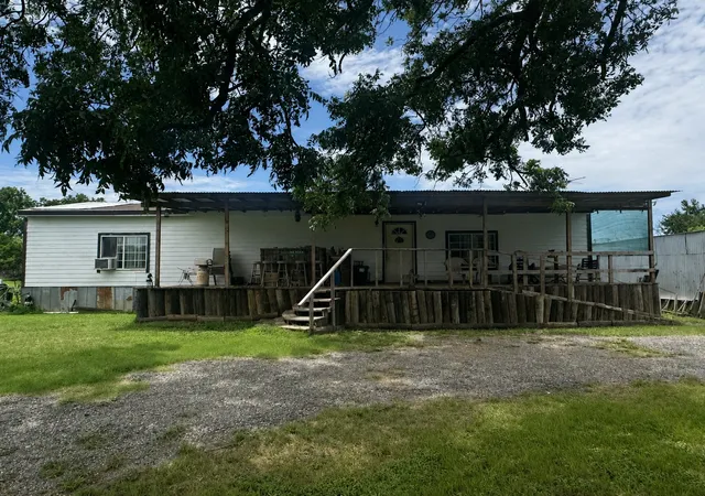 Photo 2 of Single family home for sale at 118 Rommel Ct, Springtown, TX 76082 | MLS# 21309853 | Listing updated on 2026-08-24
