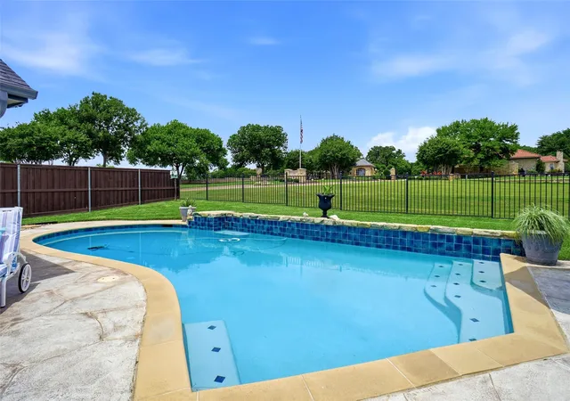 2nd image of 562 Timber Ridge Dr, Trophy Club, TX 76262 | MLS# 21300908