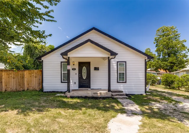 Photo 2 of Sale Pending at 2805 Springdale Rd, Fort Worth, TX 76111 | MLS# 21316099 | Listing updated on 2026-07-21
