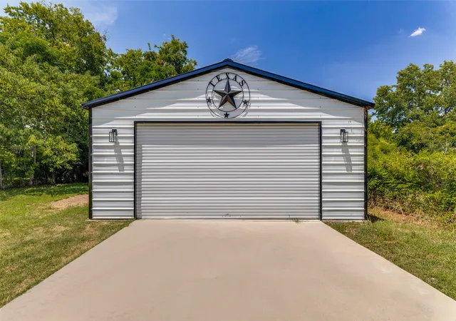 Photo 3 of Sale Pending at 2805 Springdale Rd, Fort Worth, TX 76111 | MLS# 21316099 | Listing updated on 2026-07-21