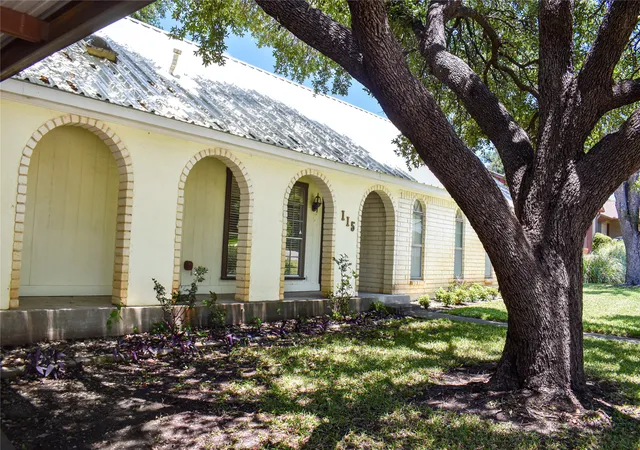 Photo 2 of Single family home for sale at 115 Parkview, Brady, TX 76825 | MLS# 21316070 | Listing updated on 2026-08-22